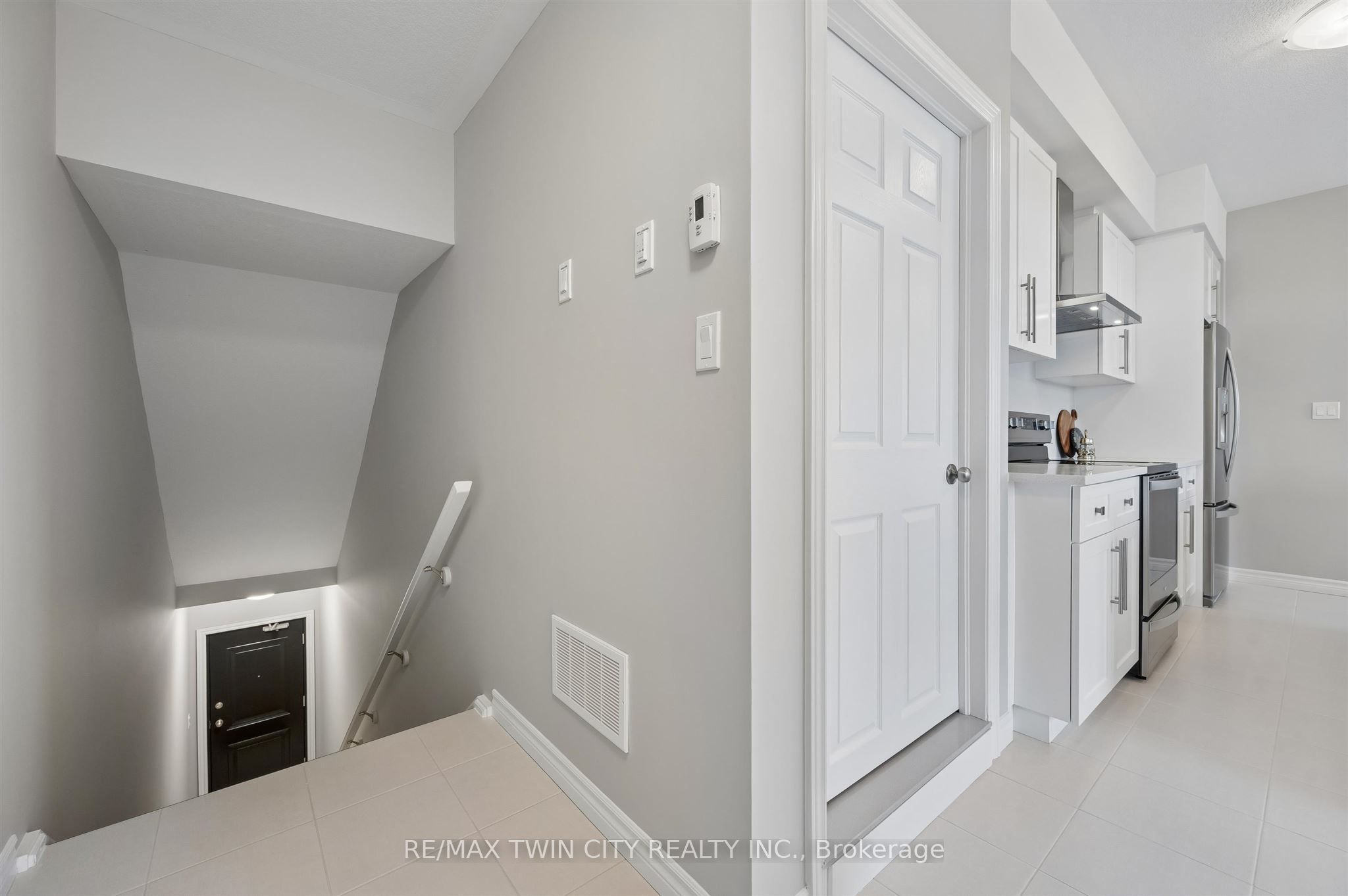 8 Oat Lane Property Photo 4