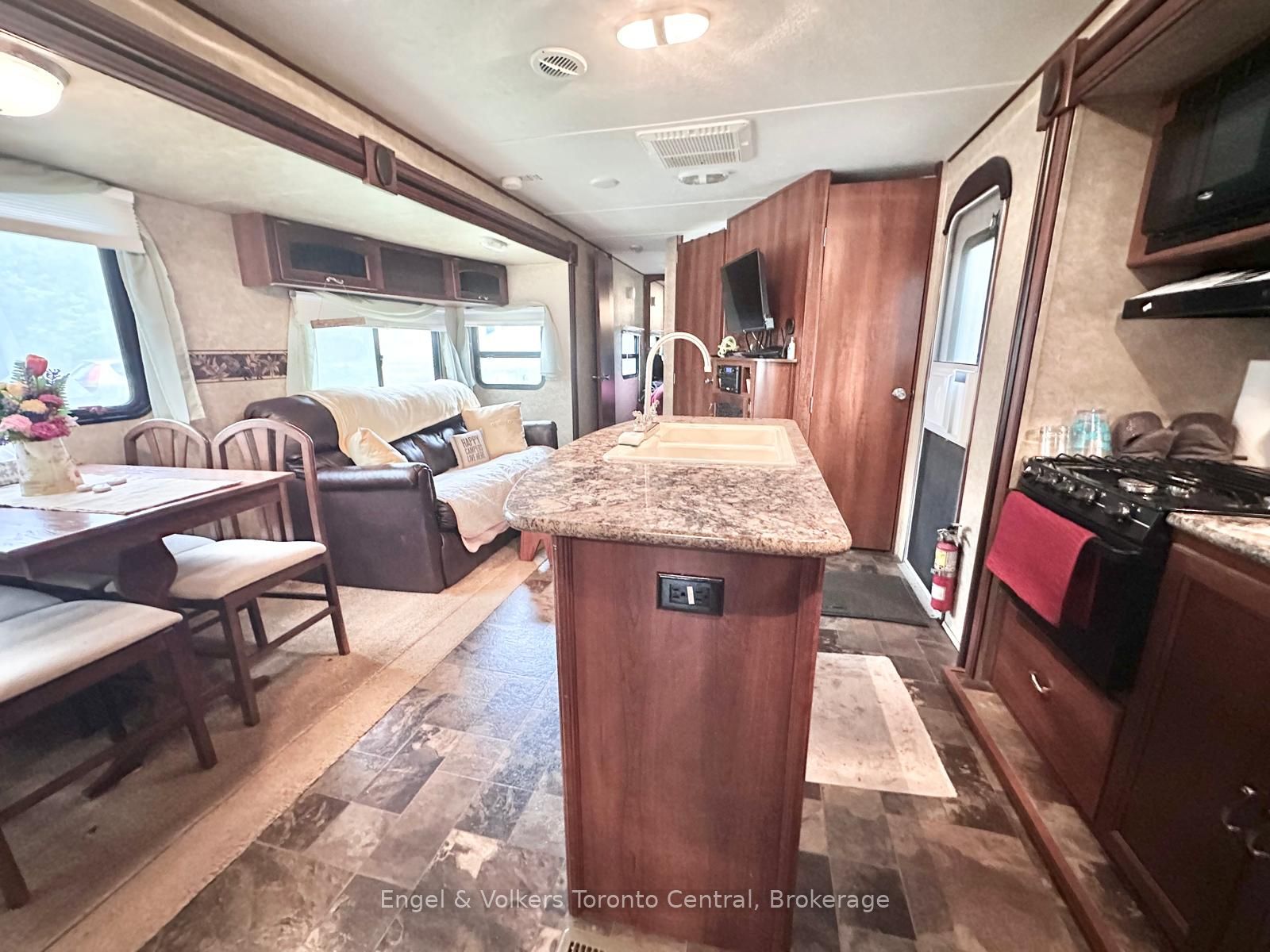 7489 Sideroad 5 E S4 Property Photo 14