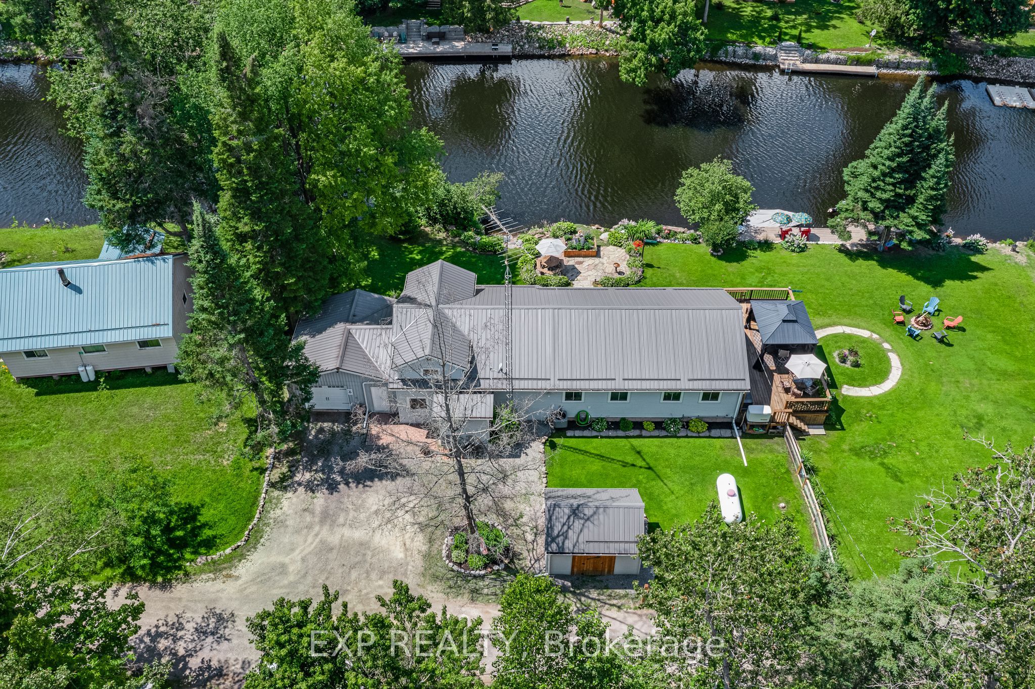 87 Superior Road Property Photo 2