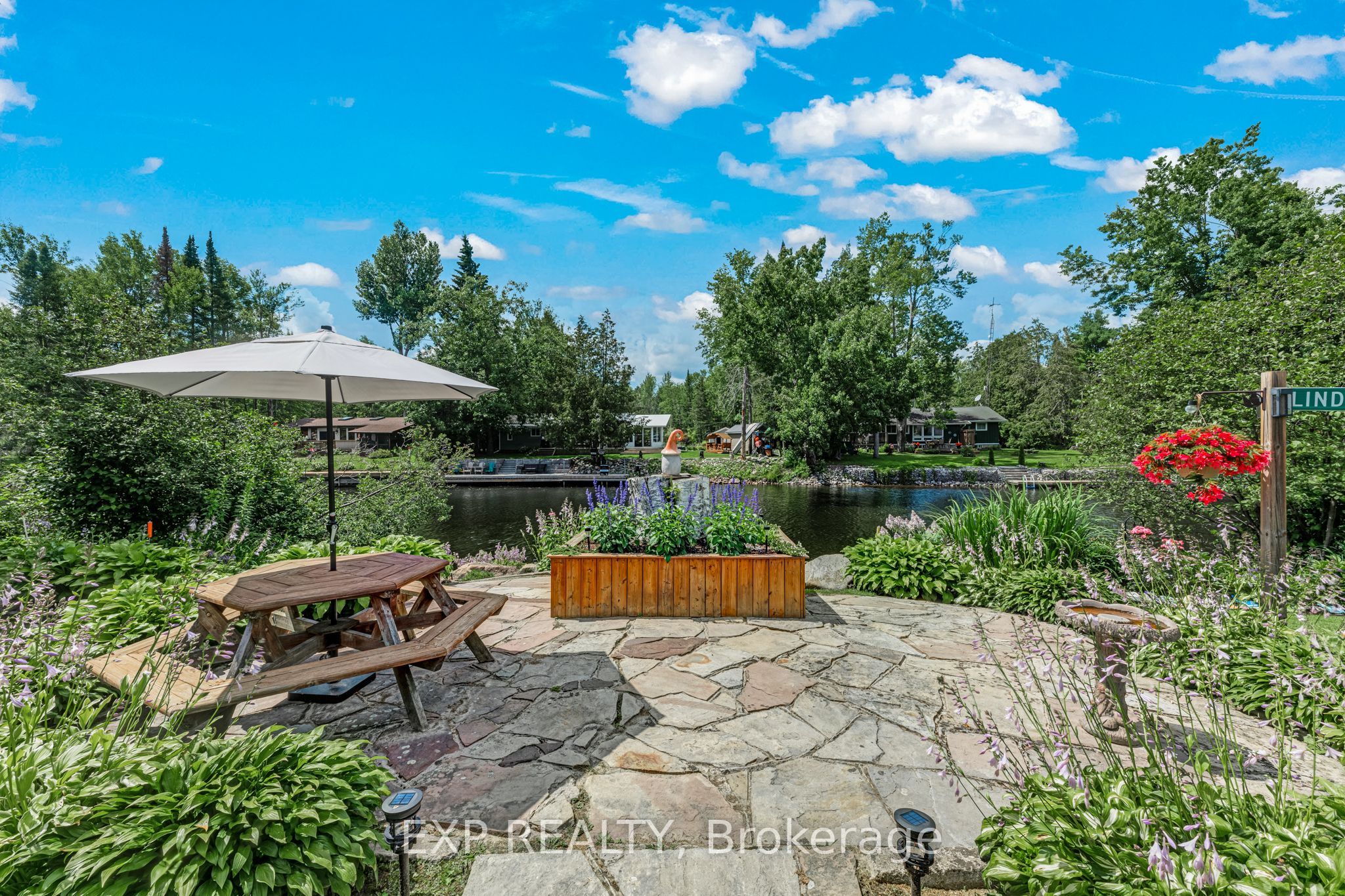 87 Superior Road Property Photo 35
