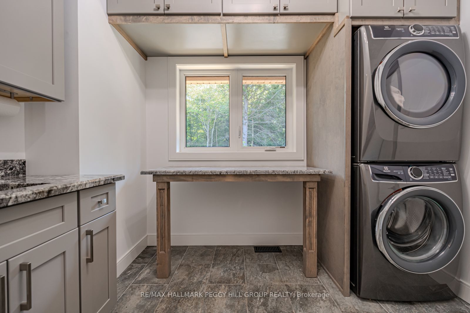 4571 Aspdin Road Property Photo 17