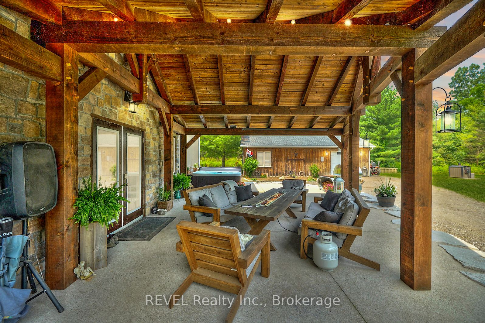 9695 Grassy Brook Road Property Photo 5