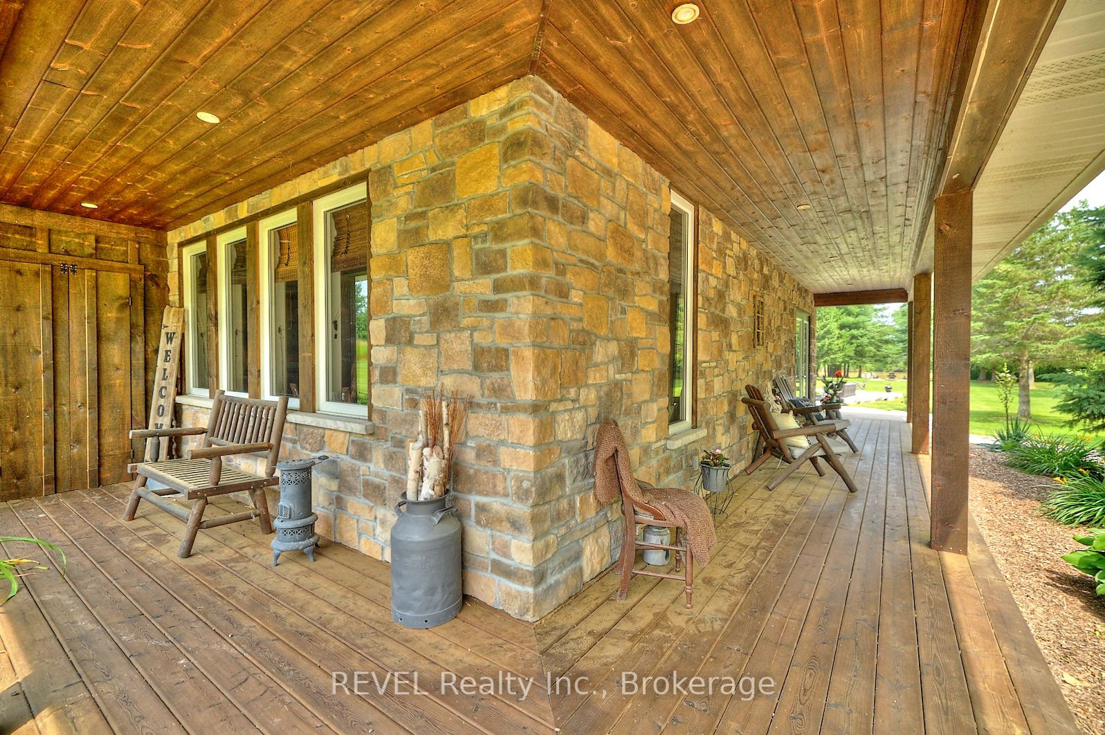 9695 Grassy Brook Road Property Photo 10