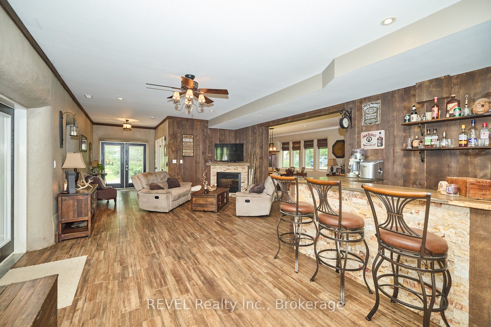 9695 Grassy Brook Road Property Photo 13