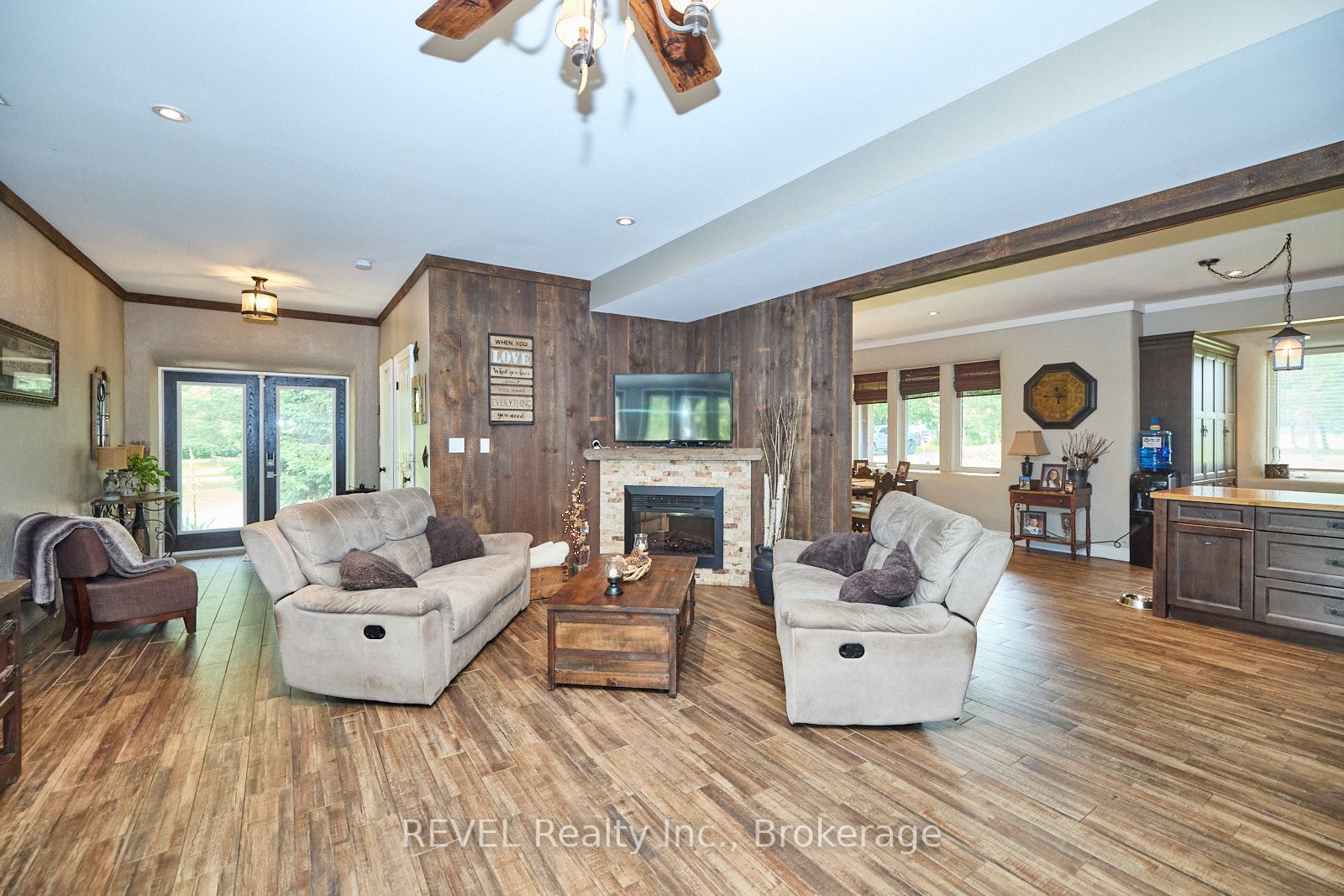 9695 Grassy Brook Road Property Photo 14