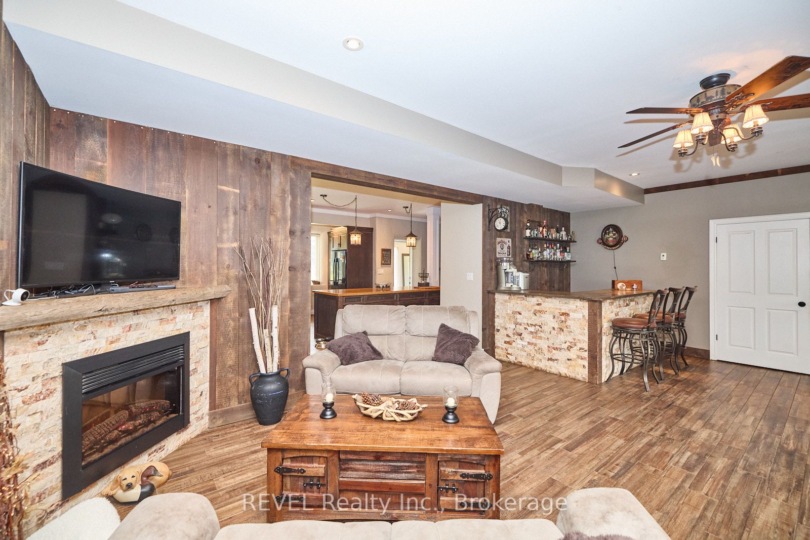 9695 Grassy Brook Road Property Photo 15