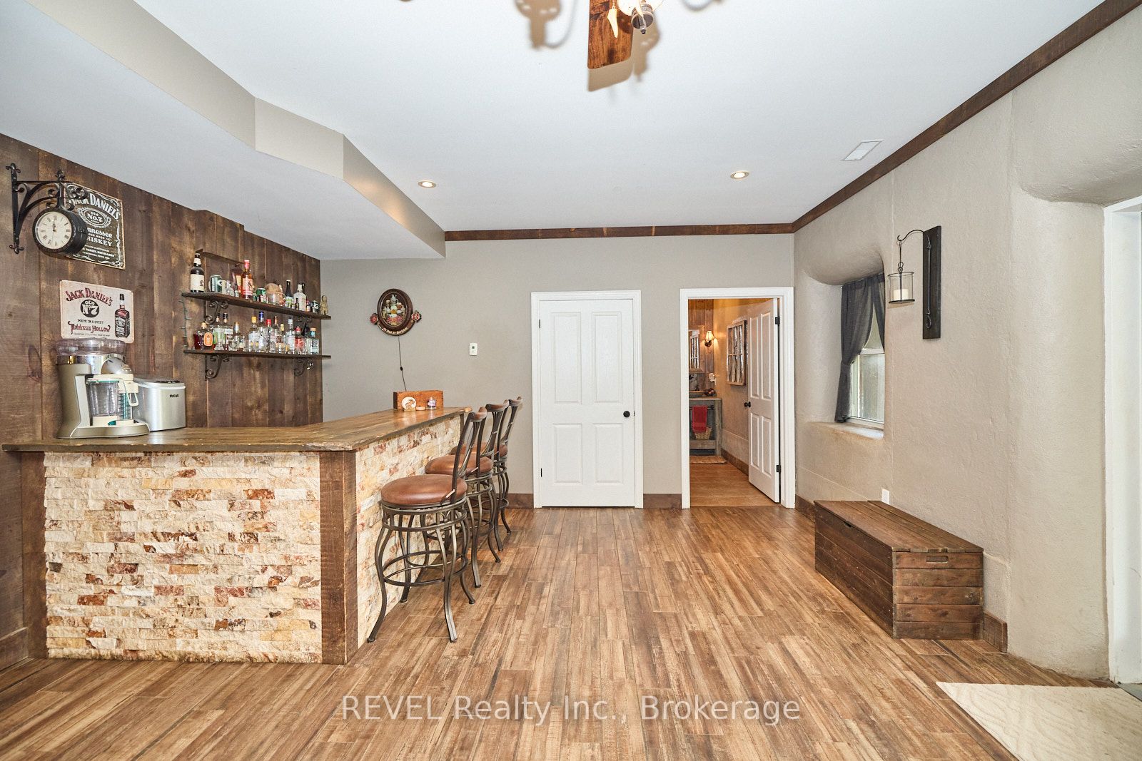 9695 Grassy Brook Road Property Photo 16