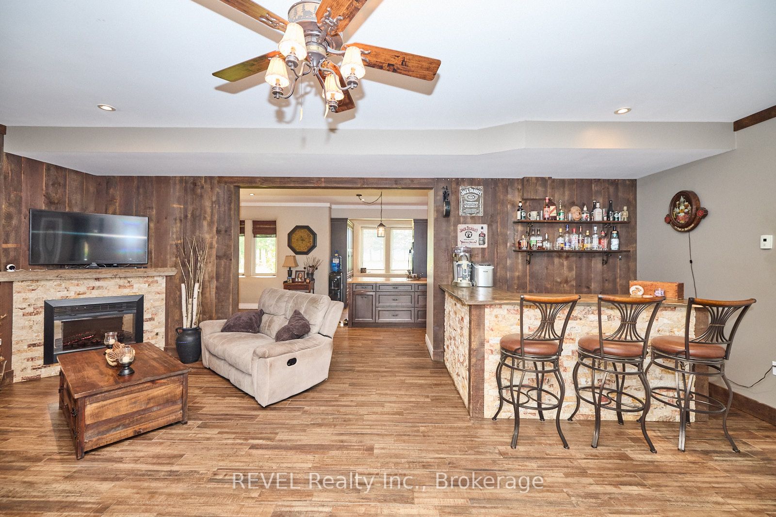 9695 Grassy Brook Road Property Photo 18
