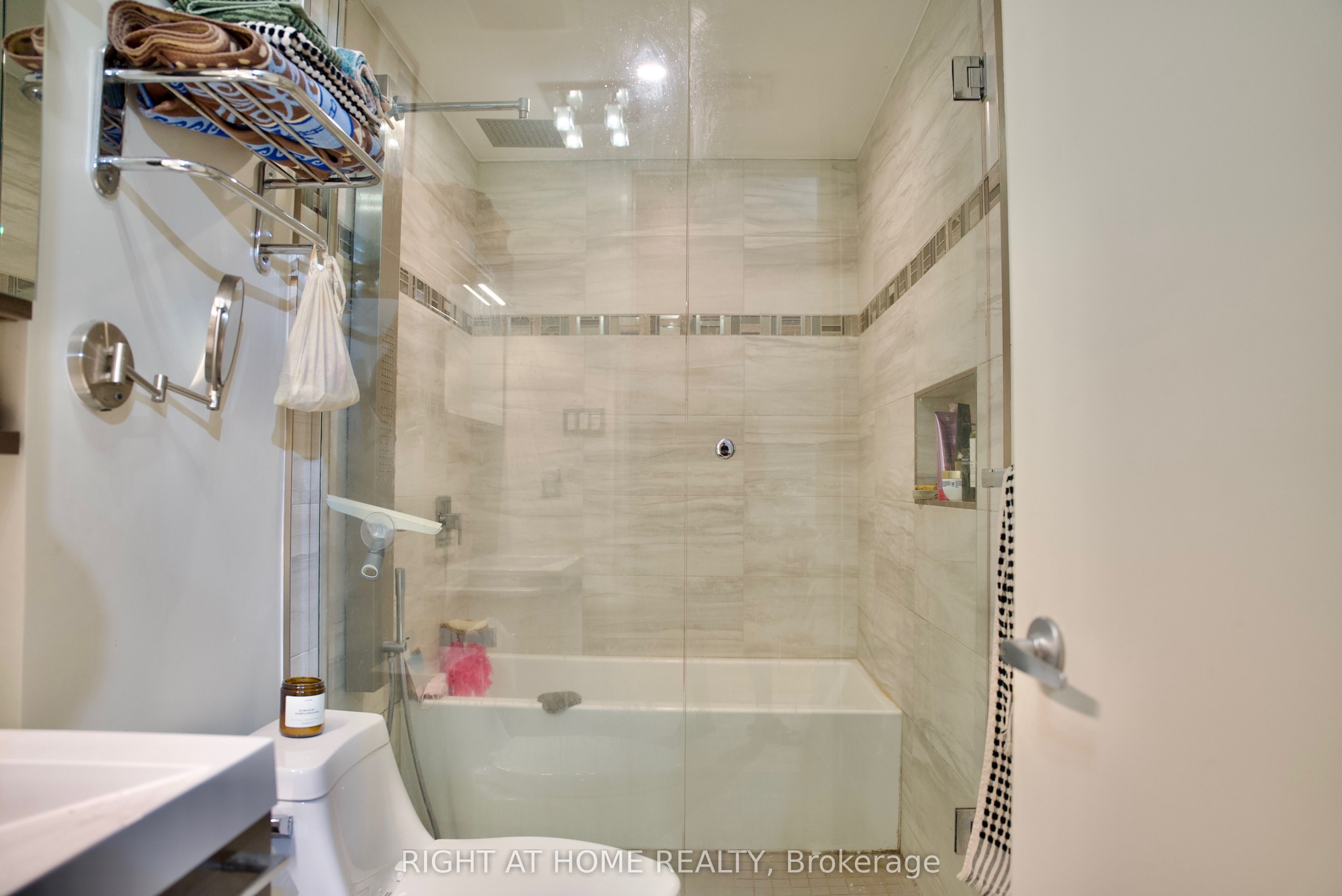 400 Mcleod Street 109 Property Photo 12