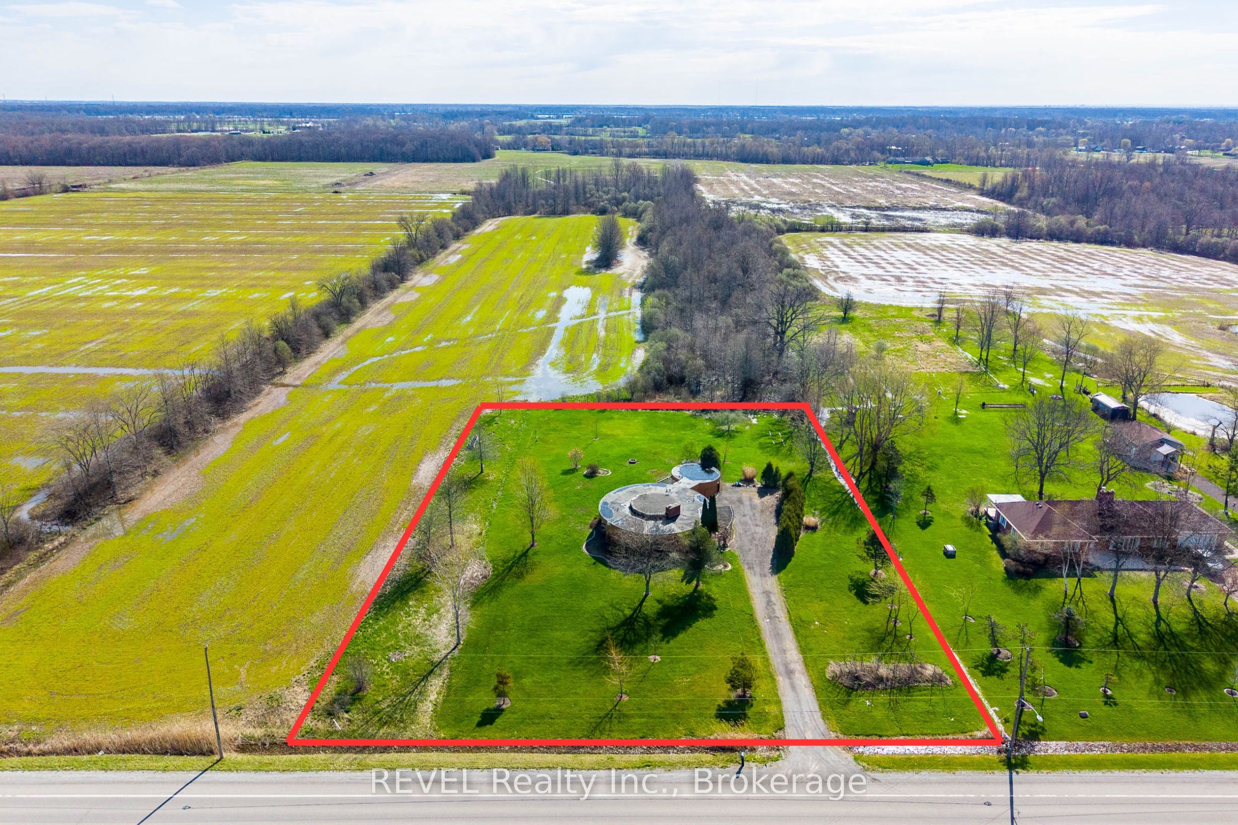 9572 Sodom Road Property Photo 1