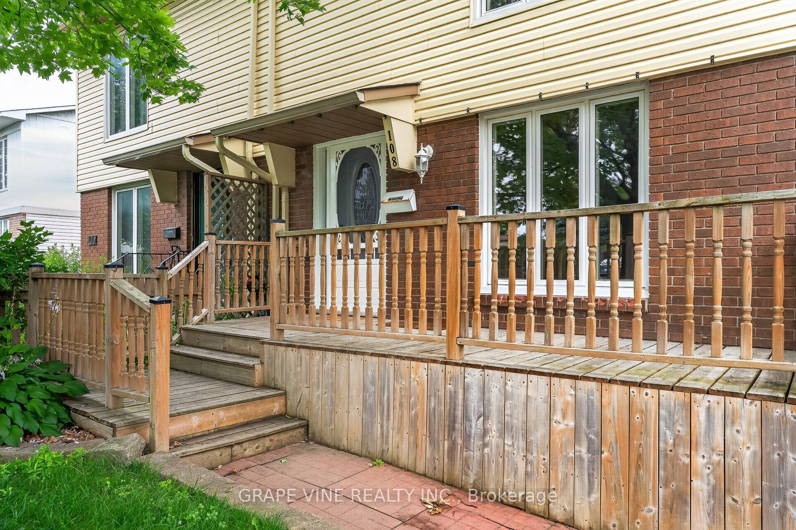 108 Fieldgate Drive Property Photo 2