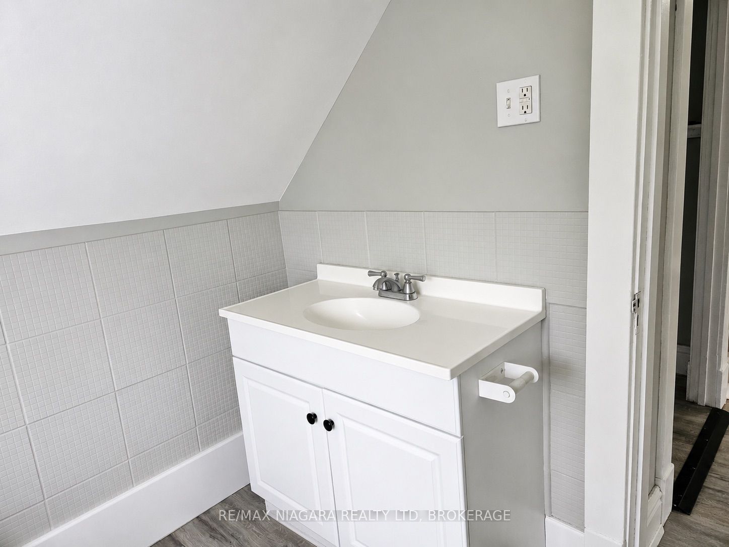23 Avenue Place 3 Property Photo 7