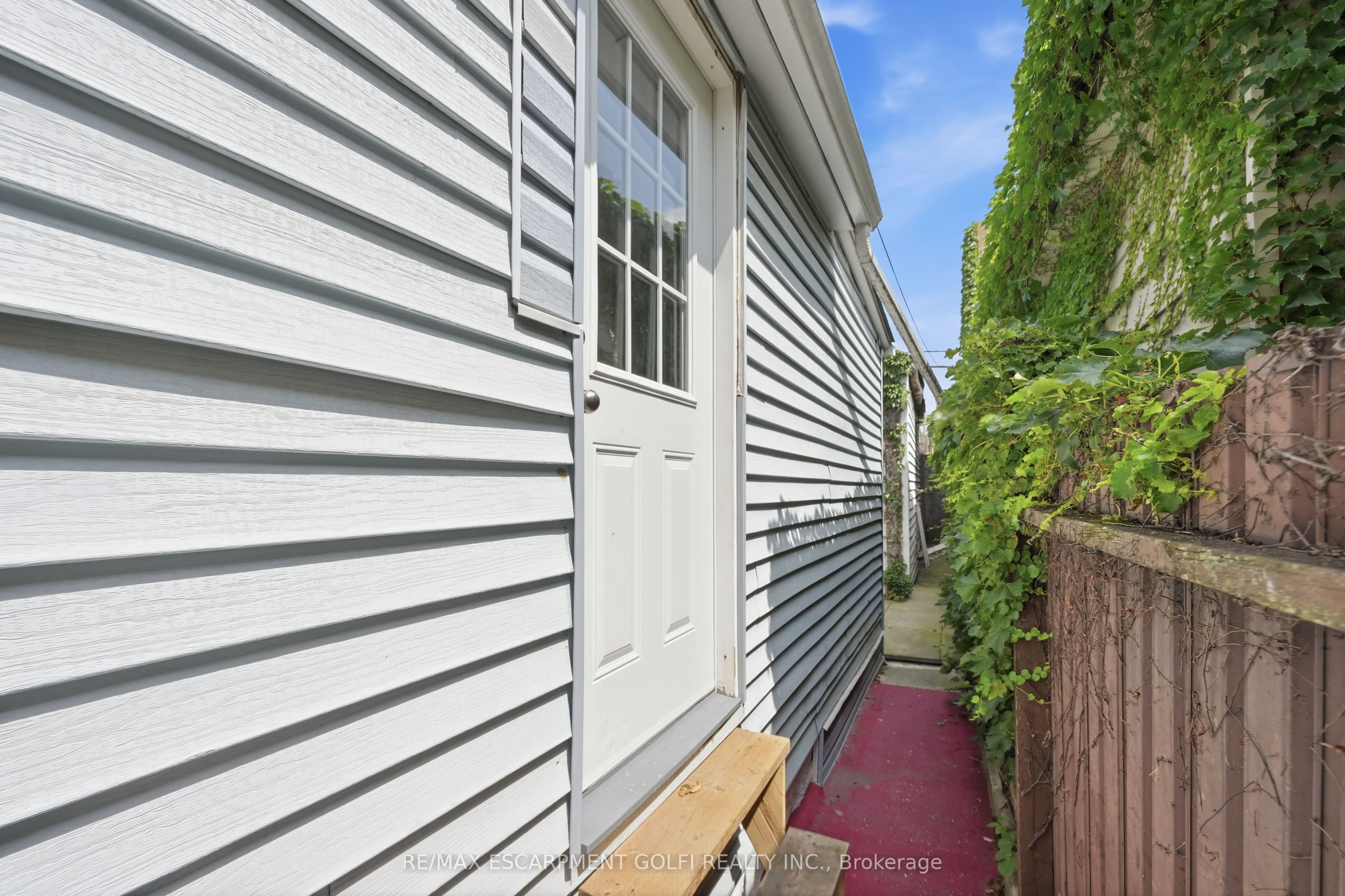 100 Chestnut Avenue Property Photo 18