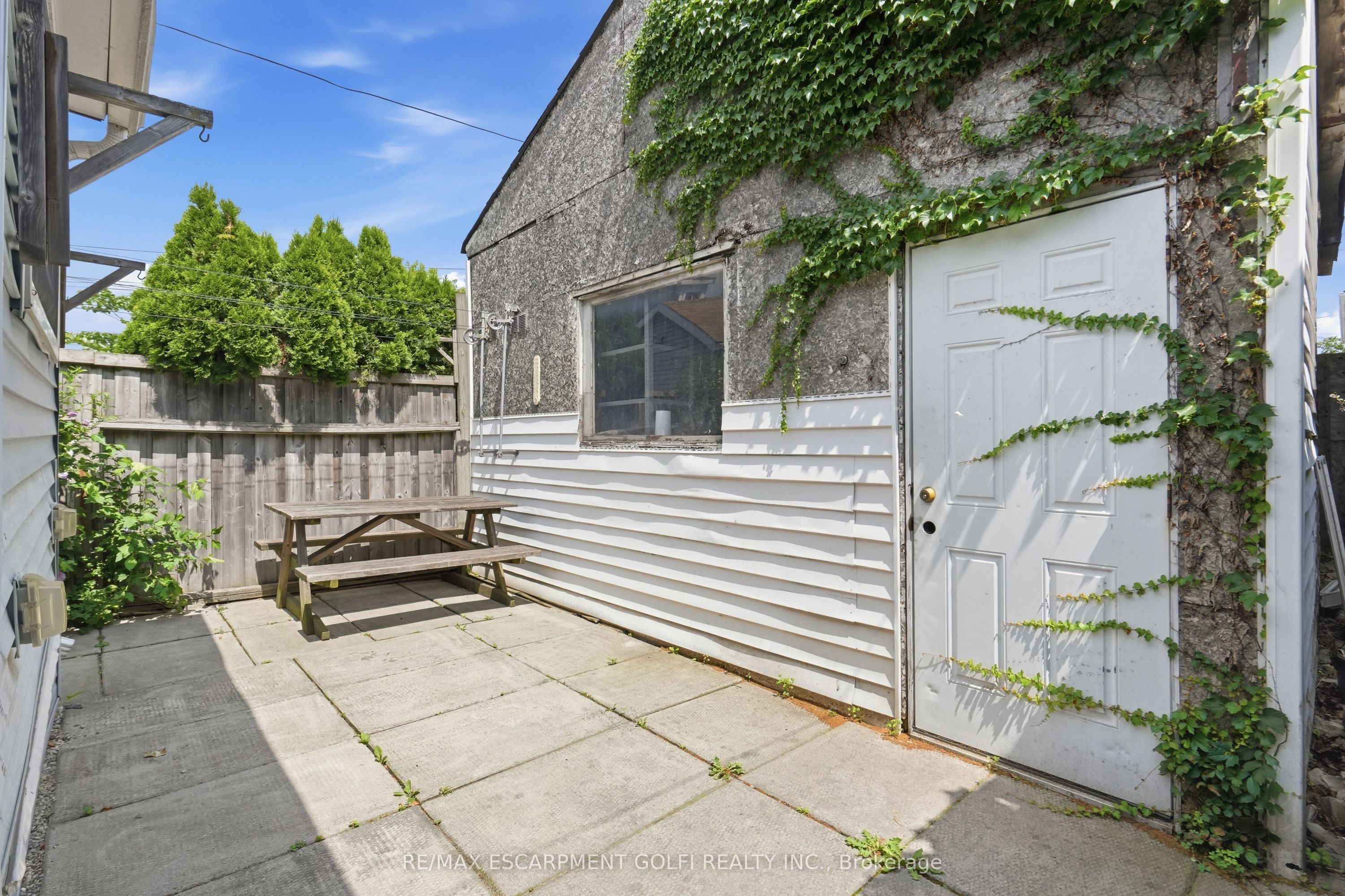 100 Chestnut Avenue Property Photo 19