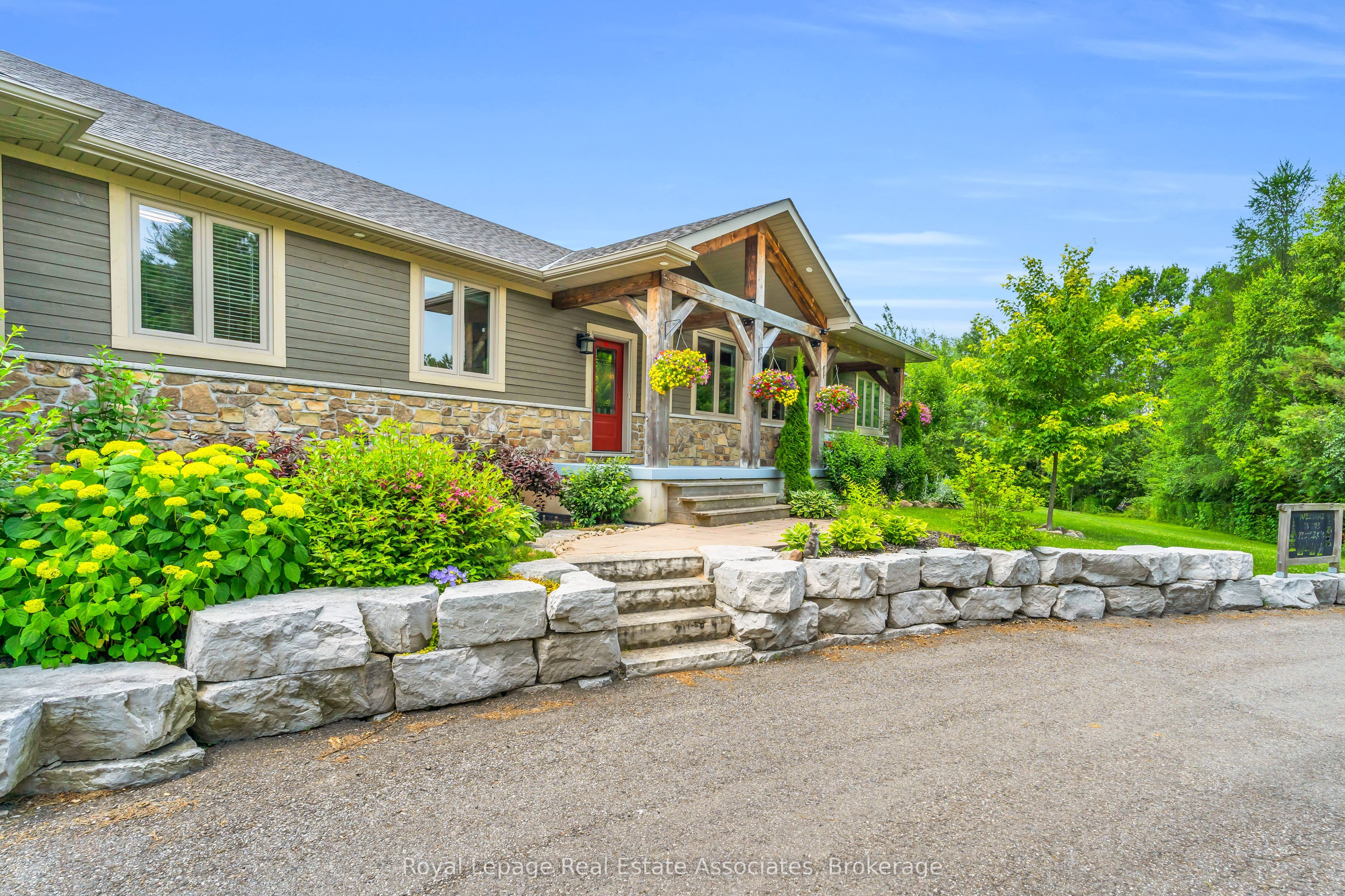 5594 First Line Property Photo 6