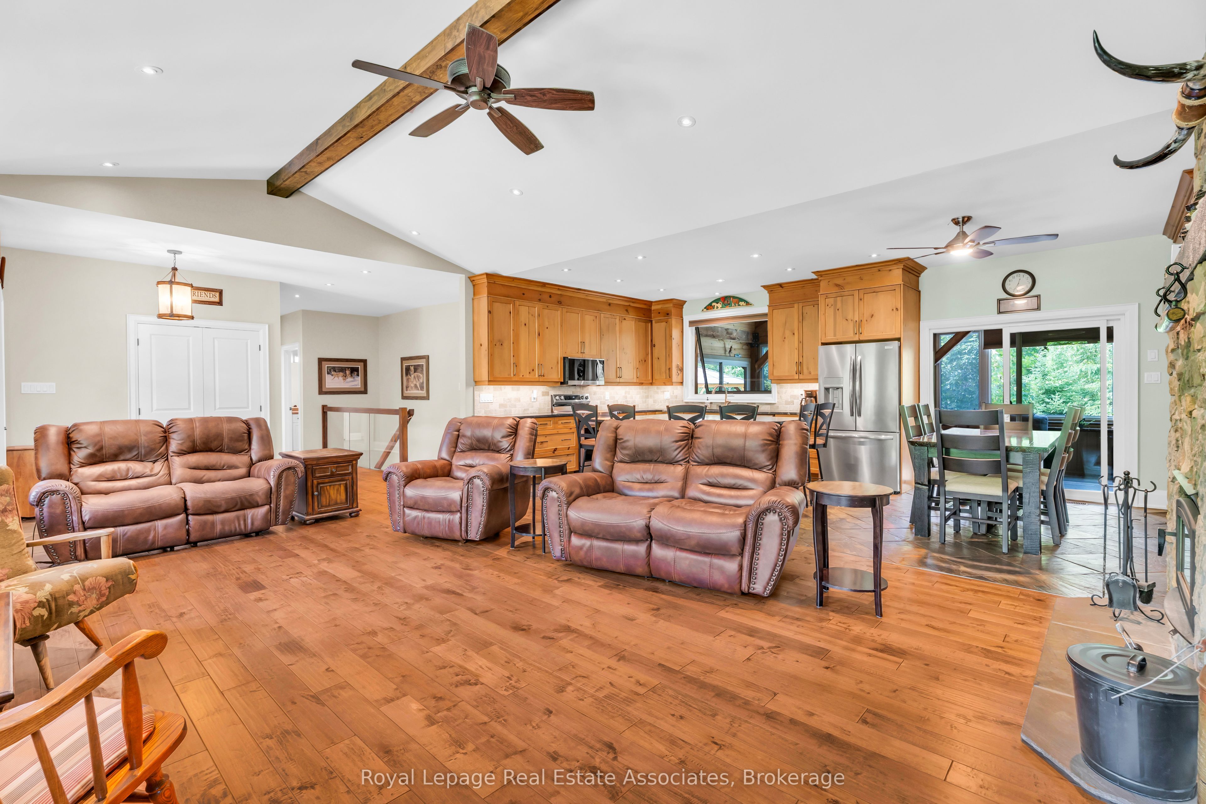 5594 First Line Property Photo 10
