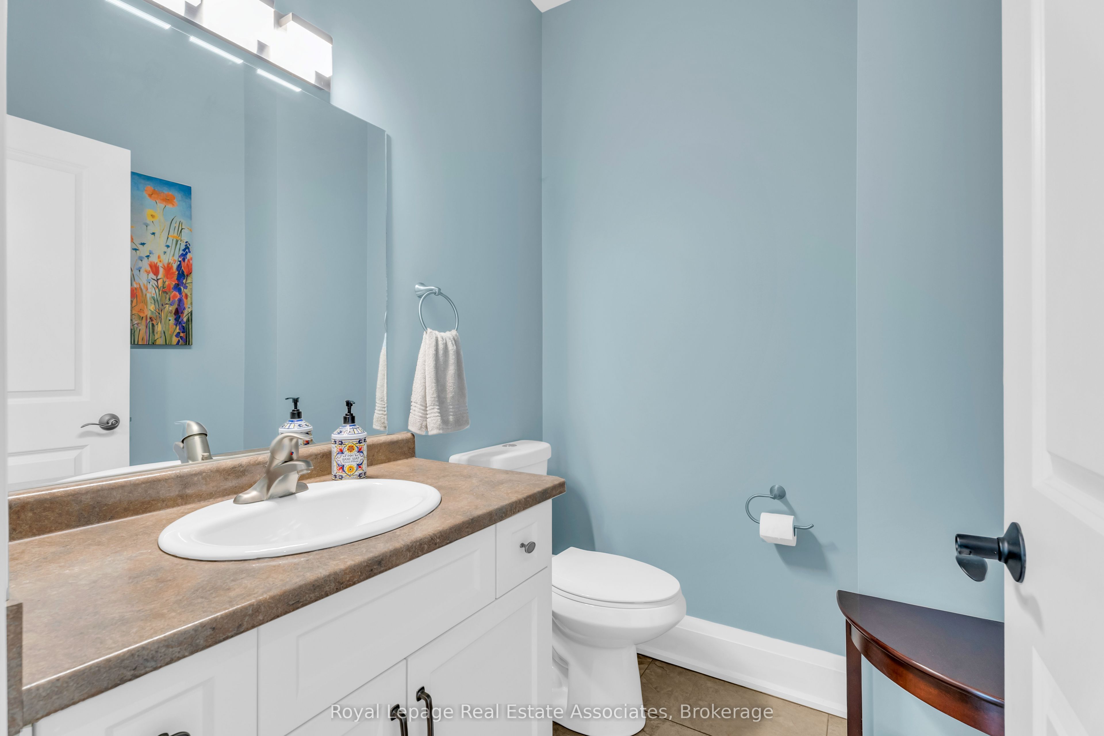 5594 First Line Property Photo 22