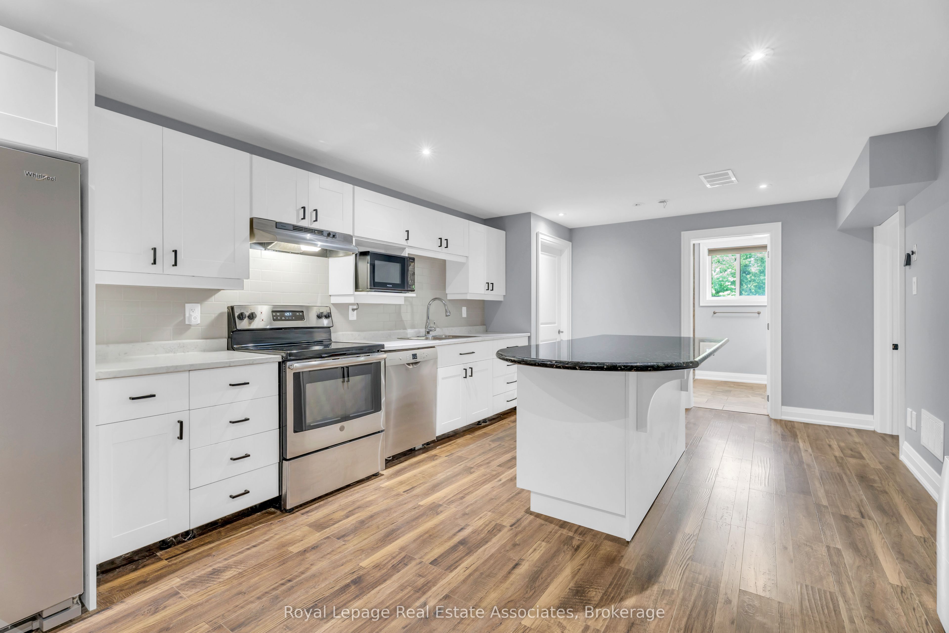 5594 First Line Property Photo 27