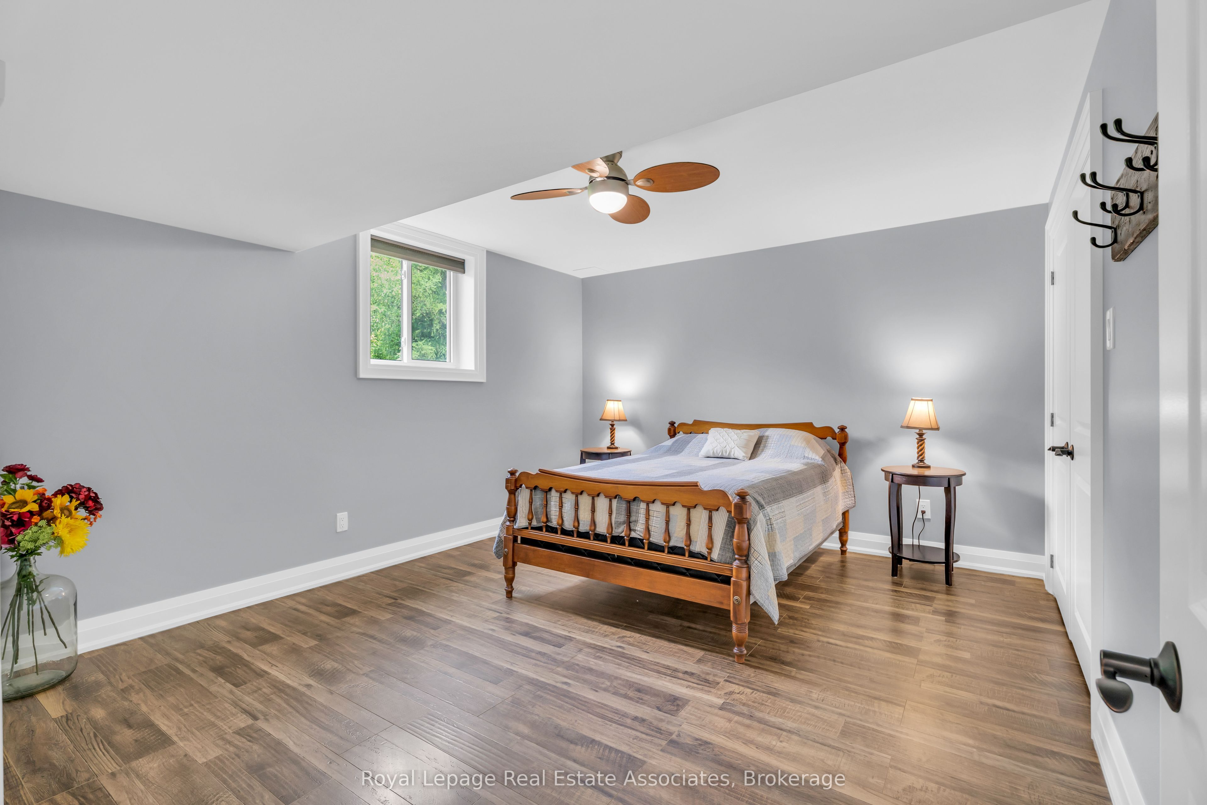 5594 First Line Property Photo 32