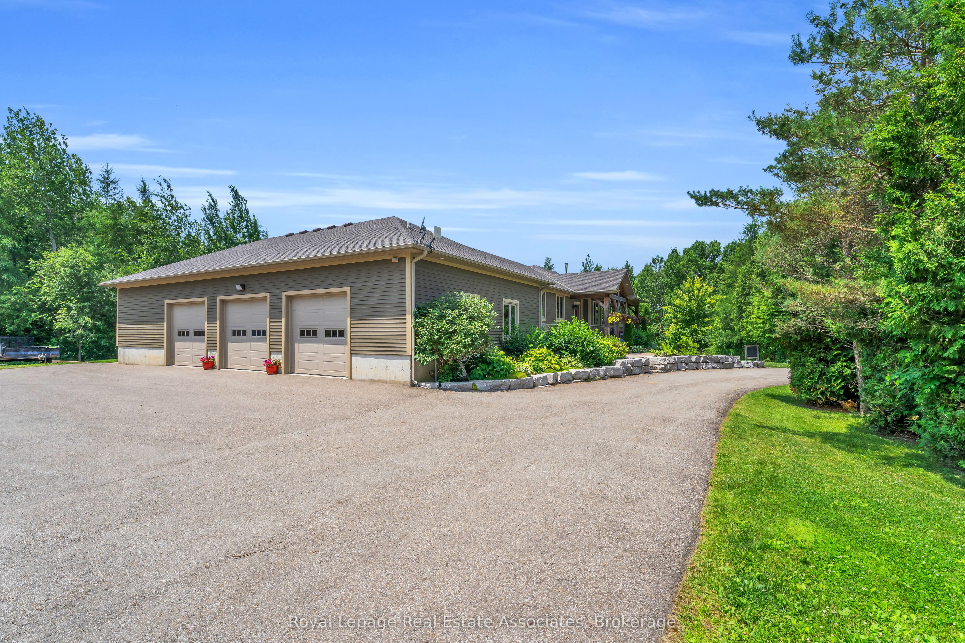 5594 First Line Property Photo 42