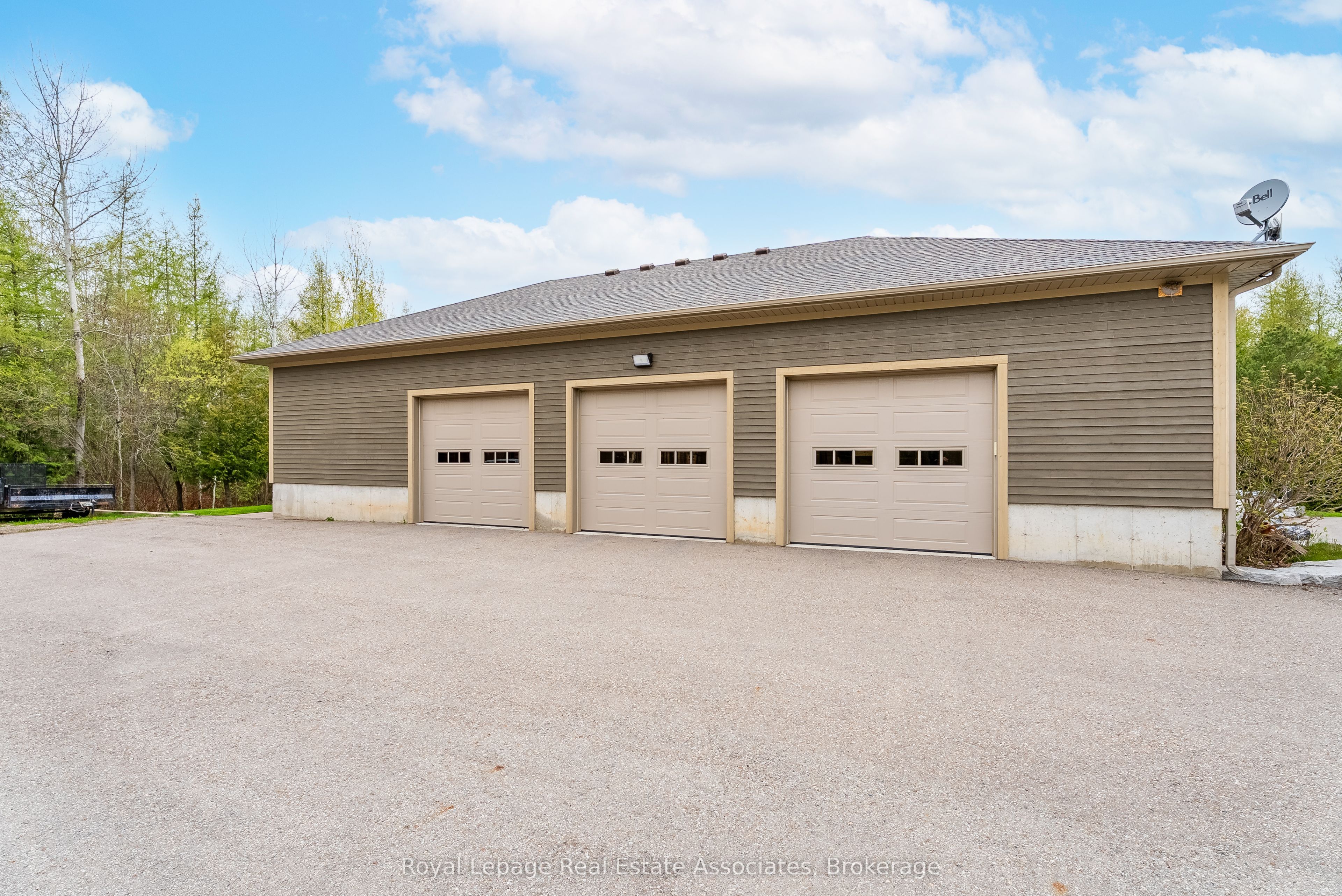 5594 First Line Property Photo 43