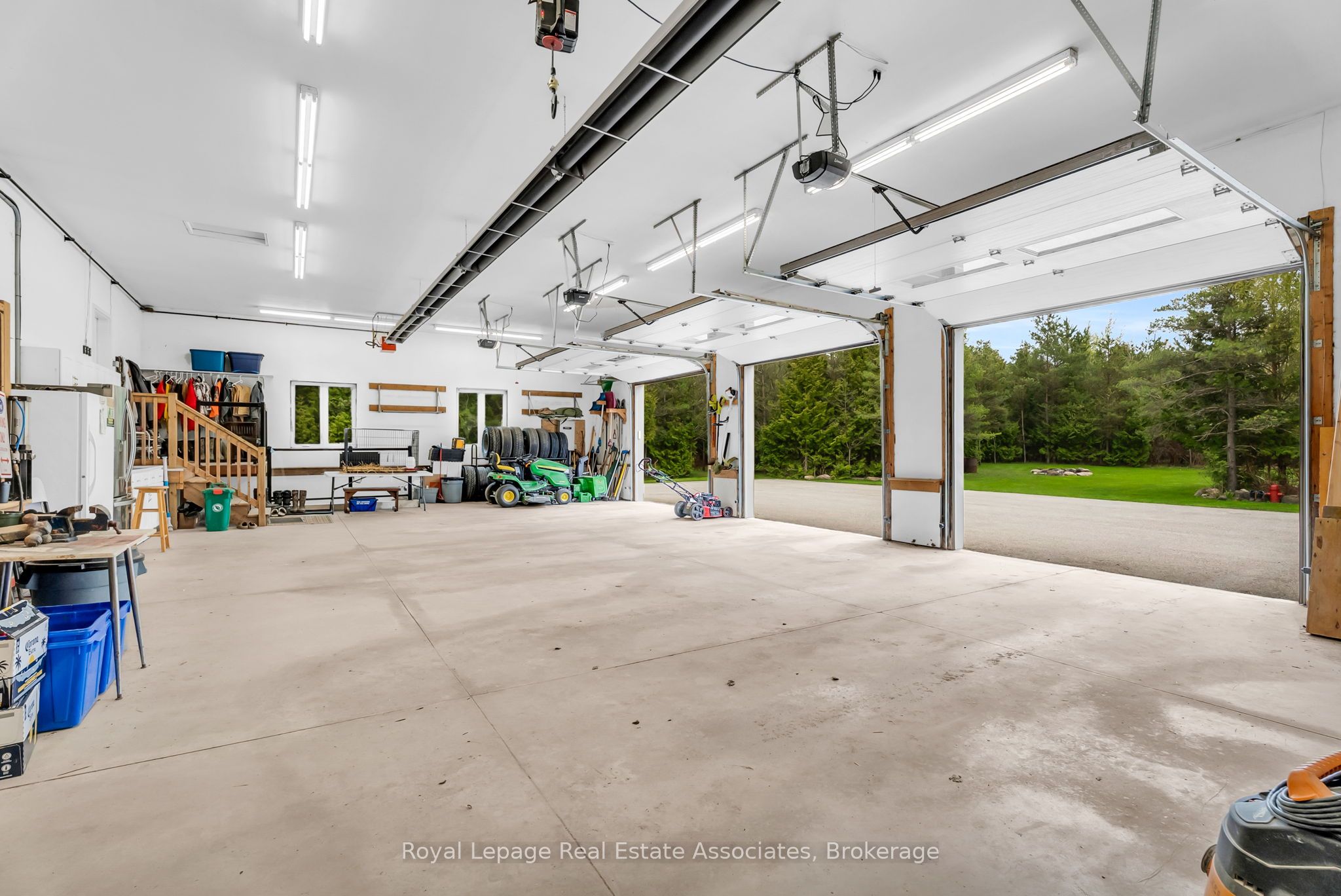 5594 First Line Property Photo 46