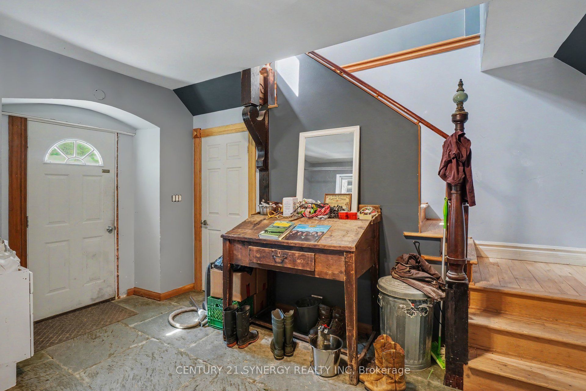38 Main Street E Property Photo 17
