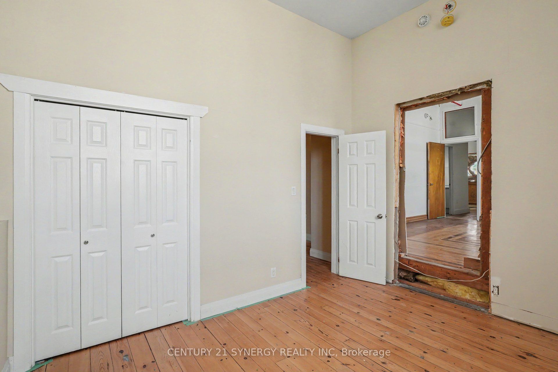 38 Main Street E Property Photo 20