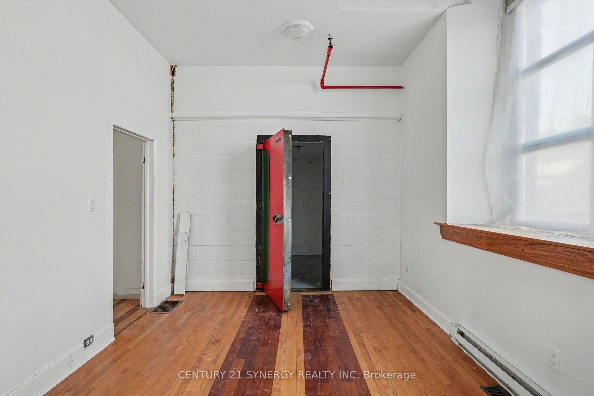 38 Main Street E Property Photo 24