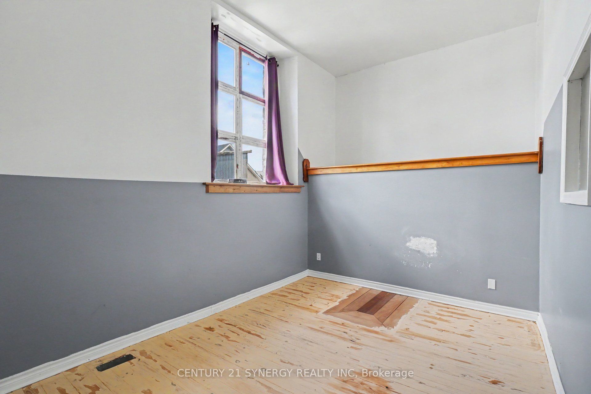 38 Main Street E Property Photo 43