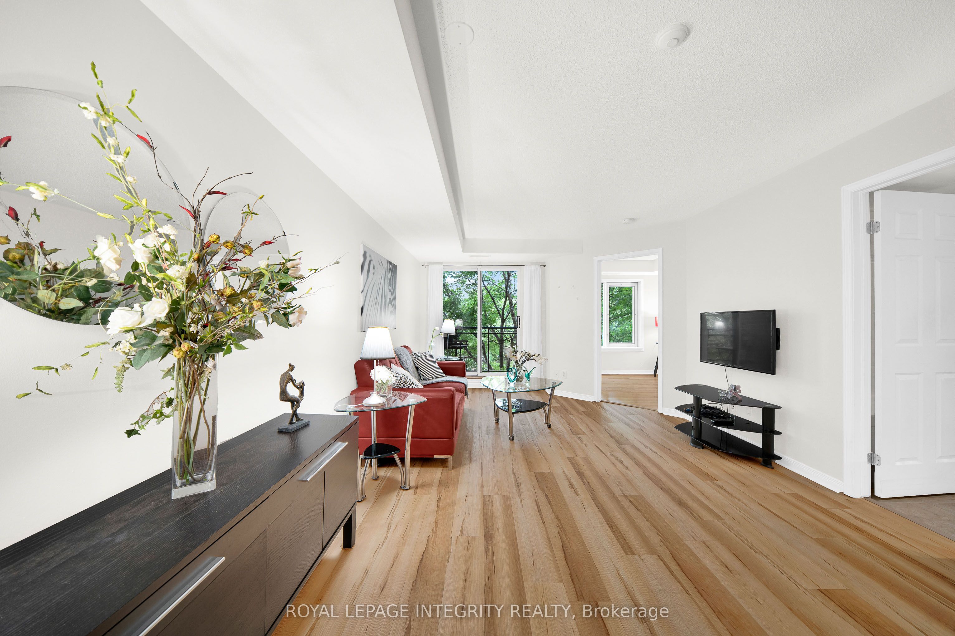 310 Central Park Drive 3m Property Photo 5