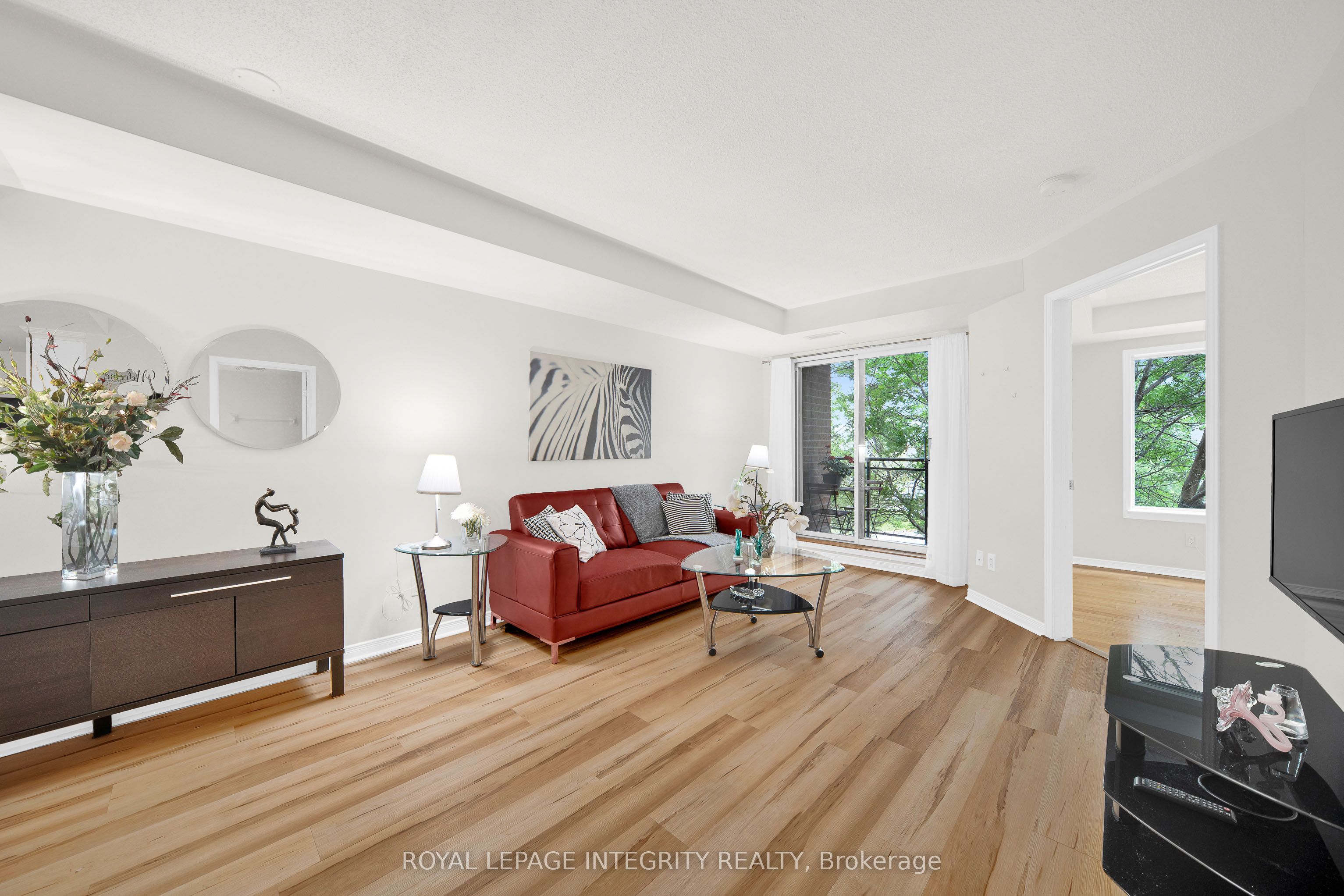 310 Central Park Drive 3m Property Photo 6