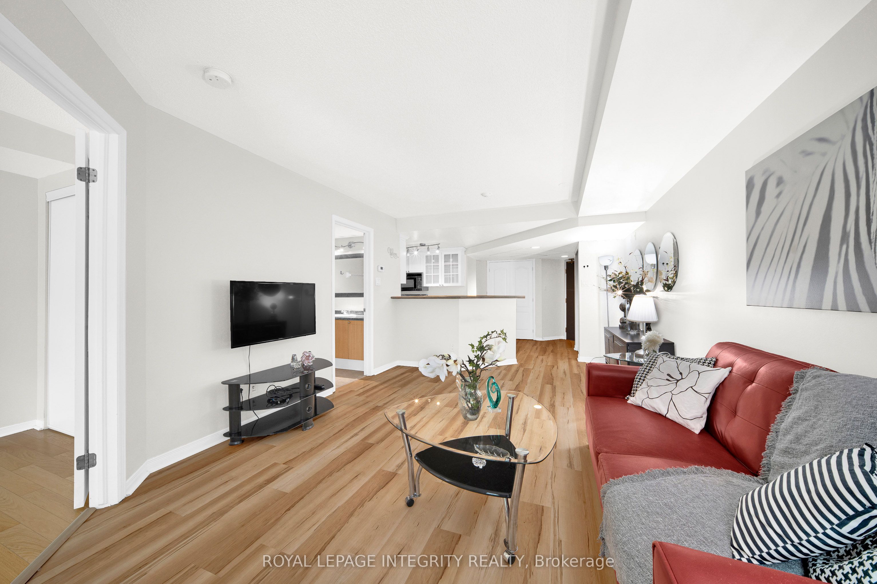 310 Central Park Drive 3m Property Photo 8
