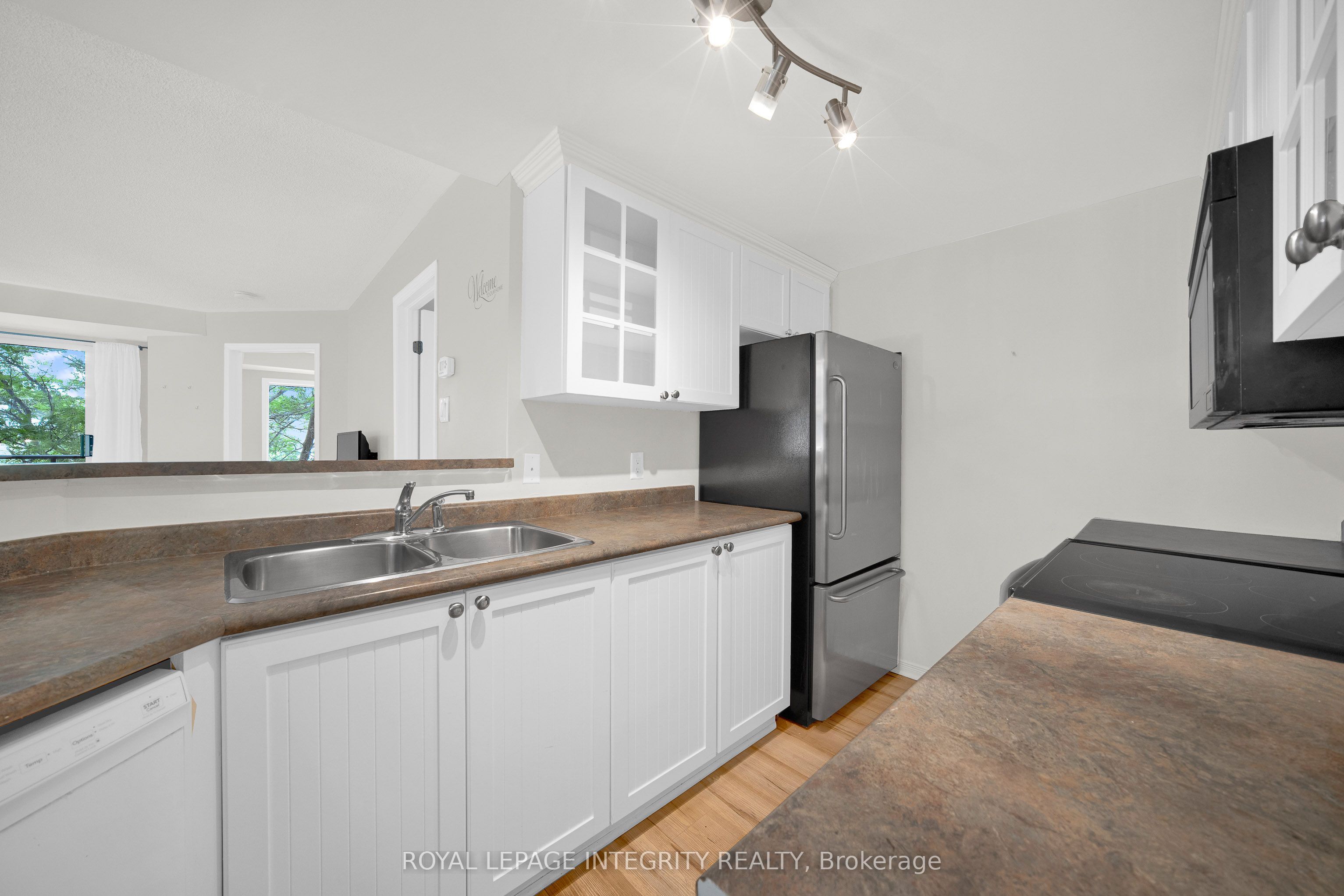 310 Central Park Drive 3m Property Photo 14