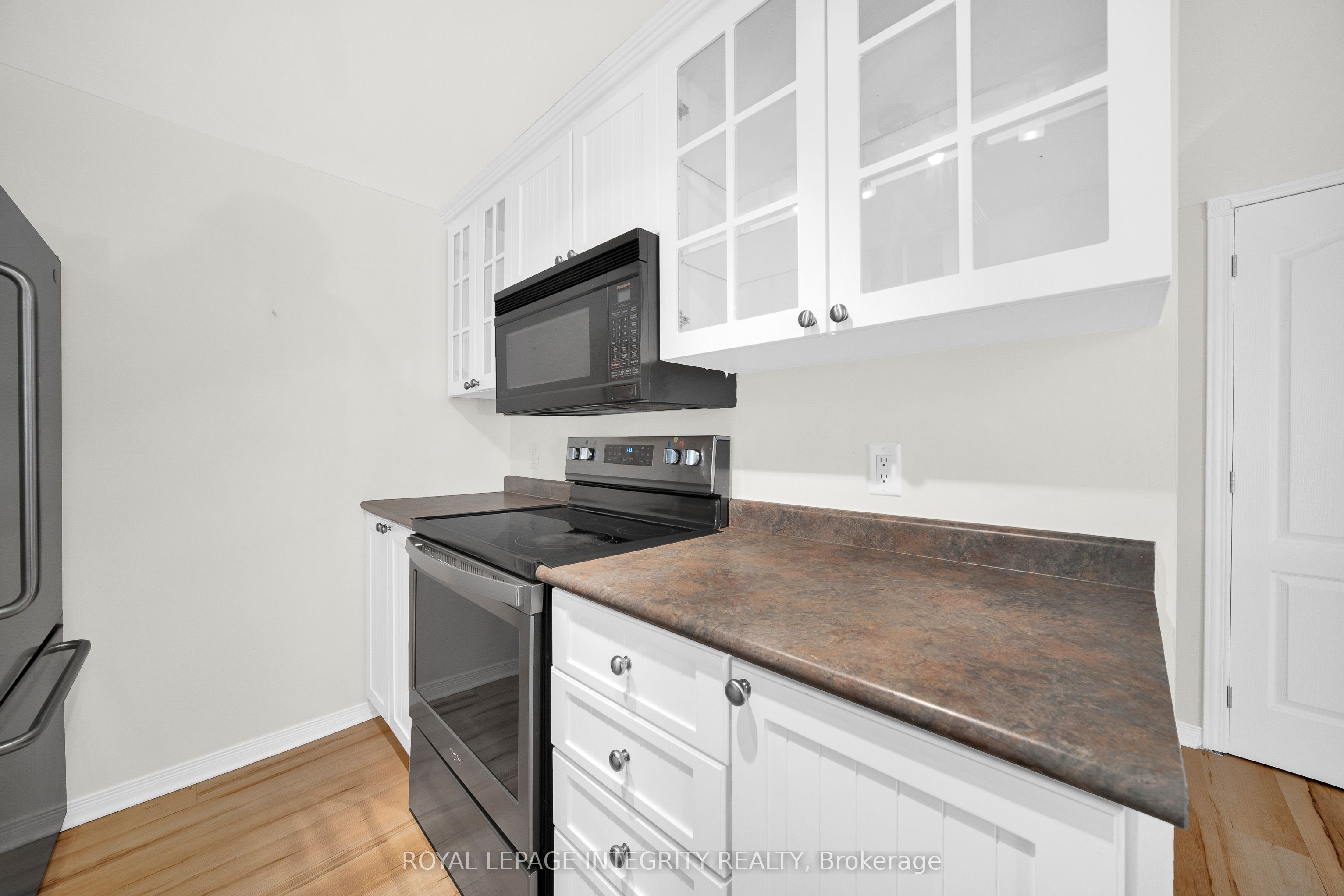 310 Central Park Drive 3m Property Photo 15