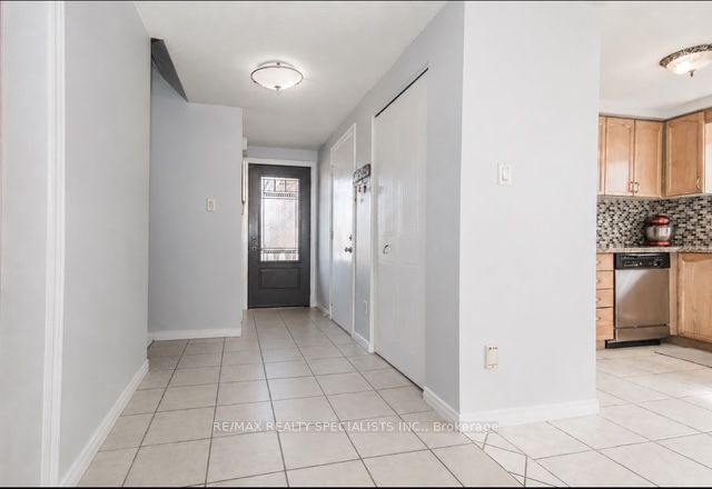 110 Steeles Crescent Property Photo 3