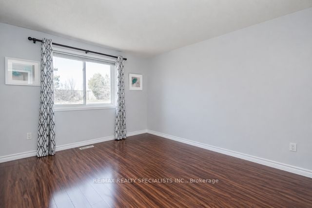 110 Steeles Crescent Property Photo 7