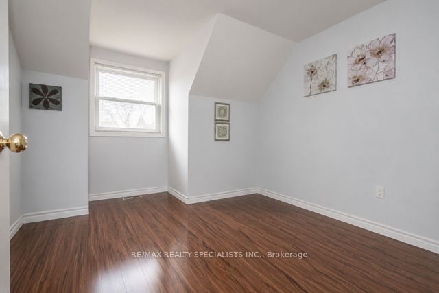 110 Steeles Crescent Property Photo 8
