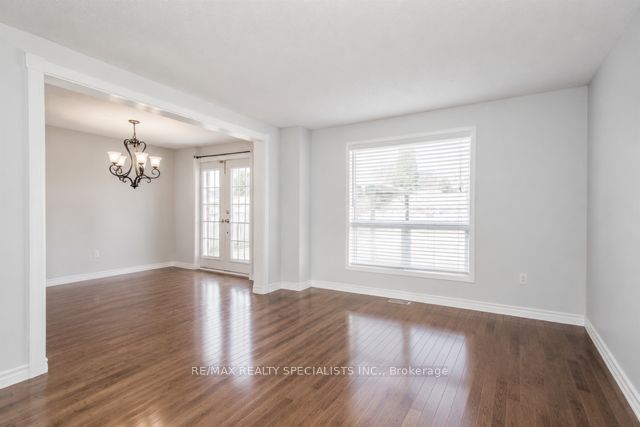 110 Steeles Crescent Property Photo 10