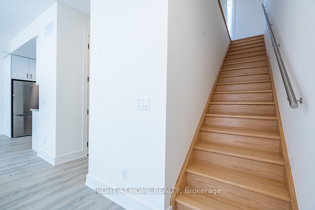 161 Everett Common Property Photo 12