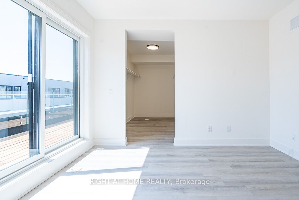 161 Everett Common Property Photo 15