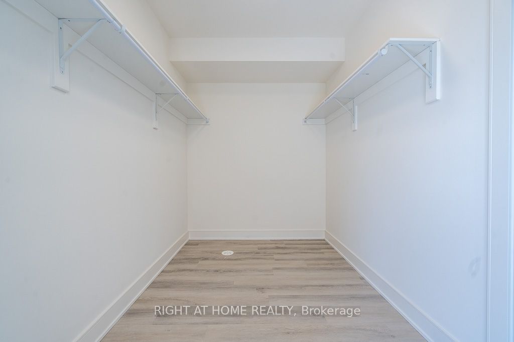 161 Everett Common Property Photo 16