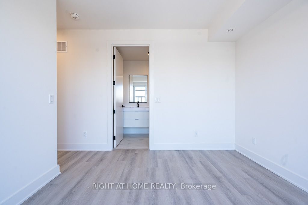 161 Everett Common Property Photo 21