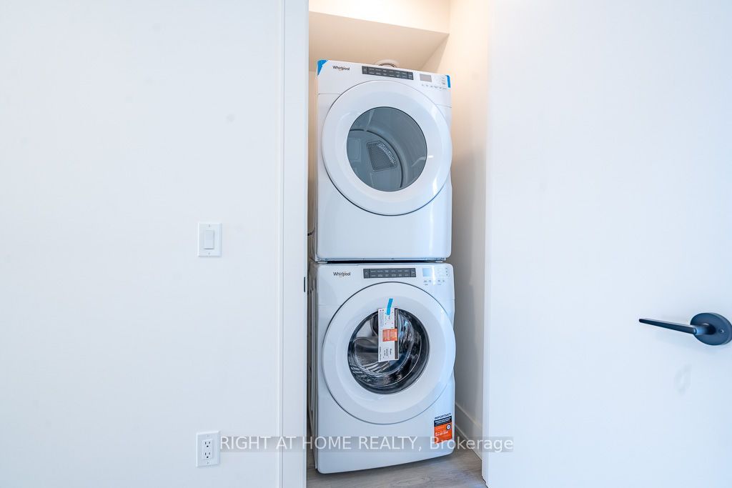 161 Everett Common Property Photo 25
