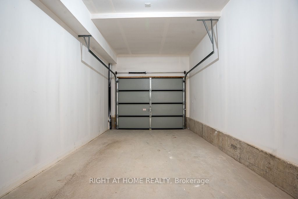 161 Everett Common Property Photo 26