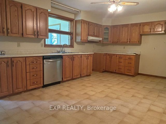 9327 Cooper Hill Road Property Photo 6