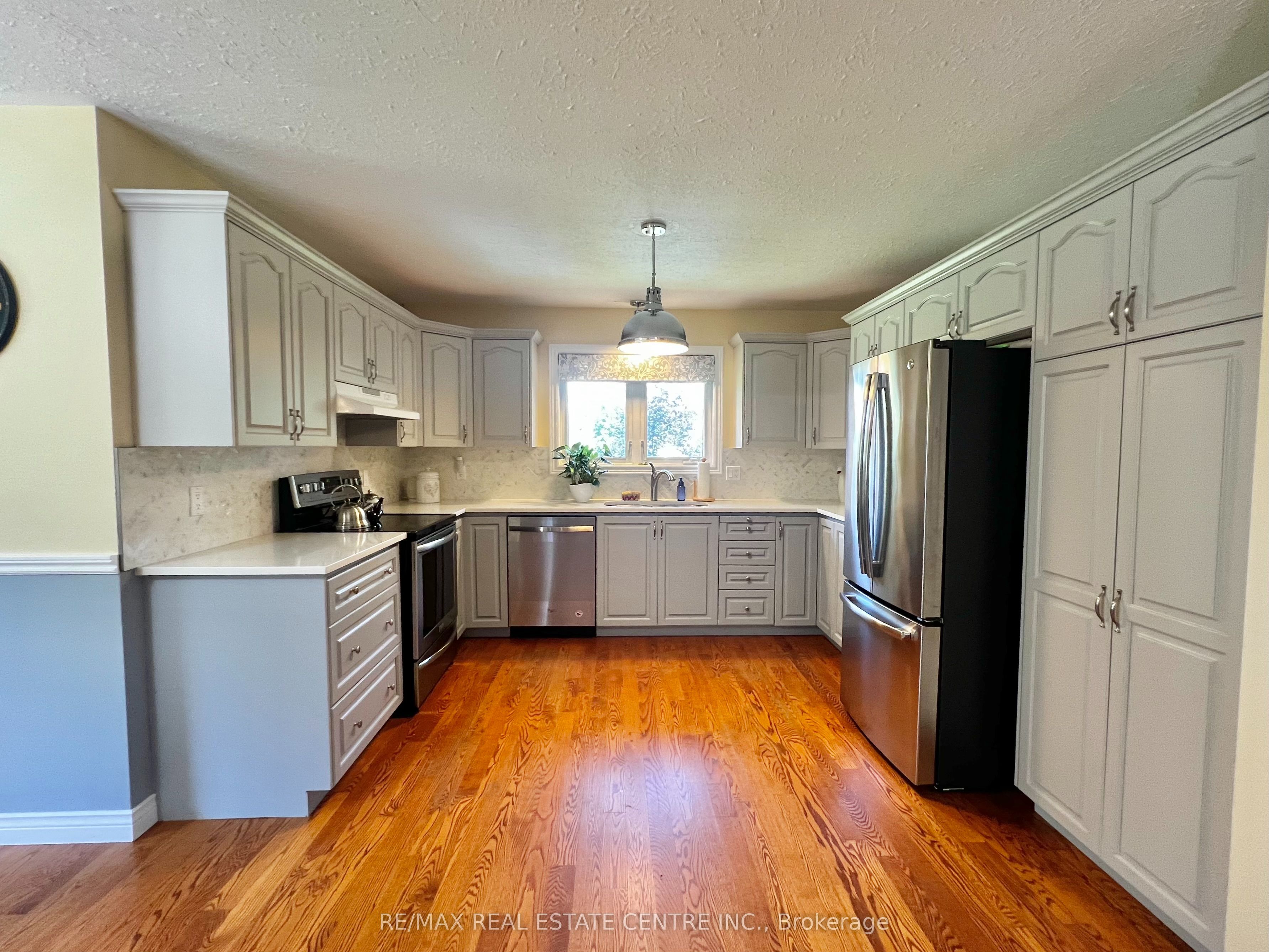 476210 3rd Line Property Photo 14