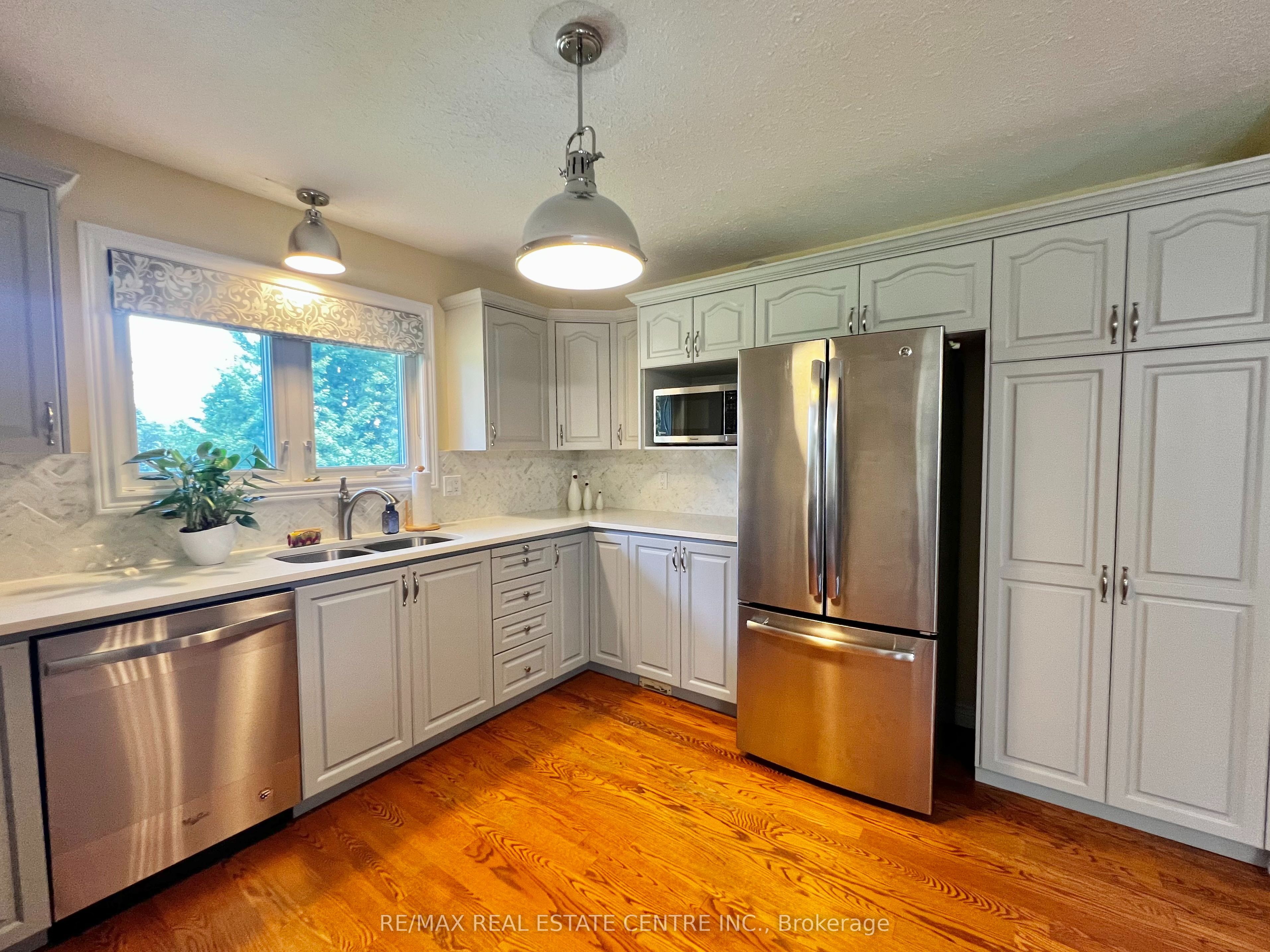 476210 3rd Line Property Photo 15
