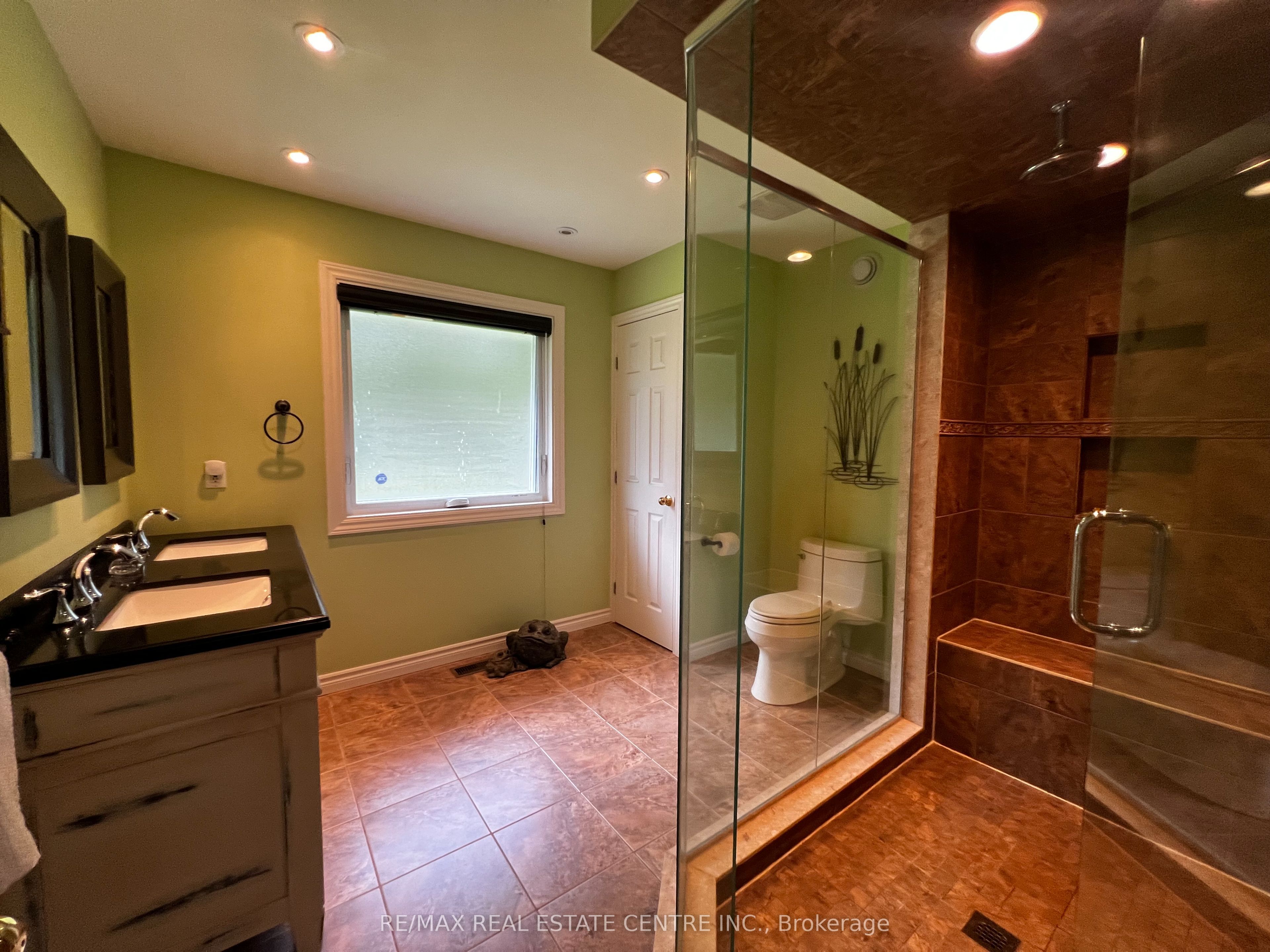 476210 3rd Line Property Photo 24