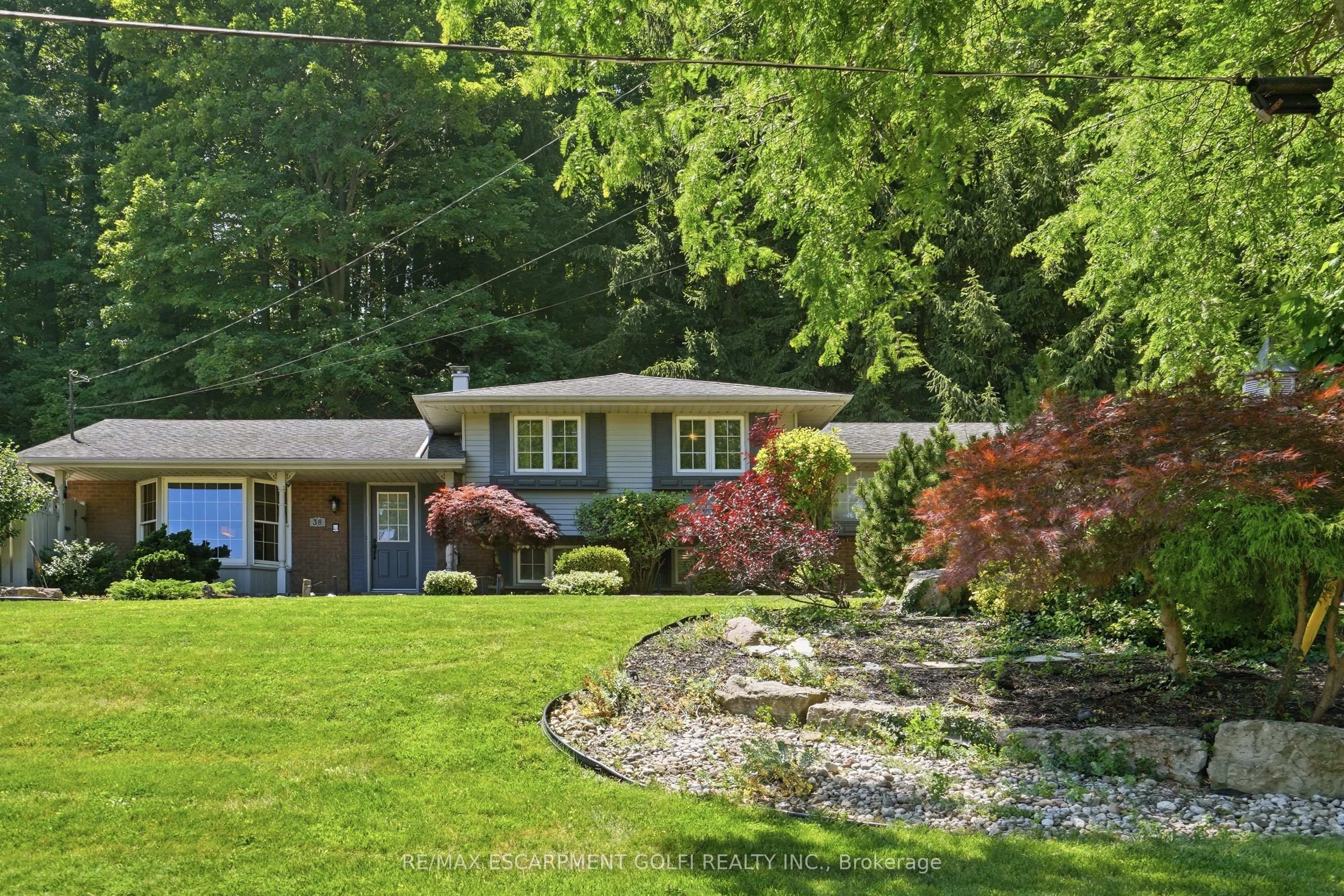 38 Kingsway Boulevard Property Photo 1